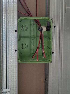 Scatola di derivazione per il trasformatore dell’impianto LED dell’ingresso